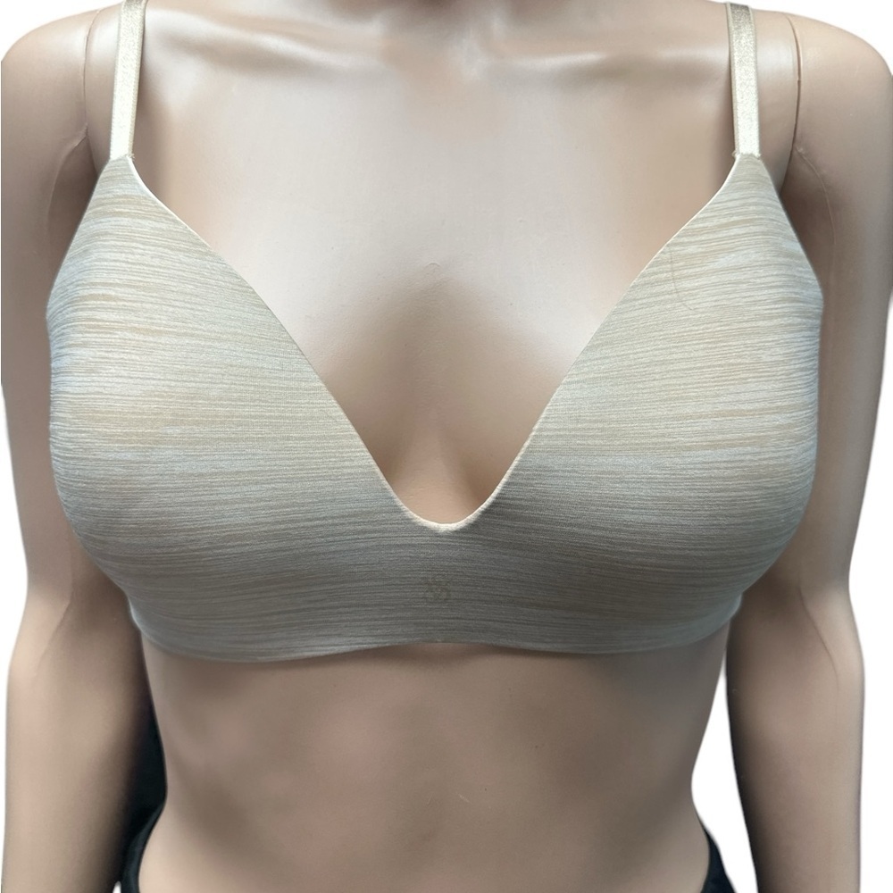 Victoria’s Secret - EC - No Wire Demi Coverage with Plunge Bra